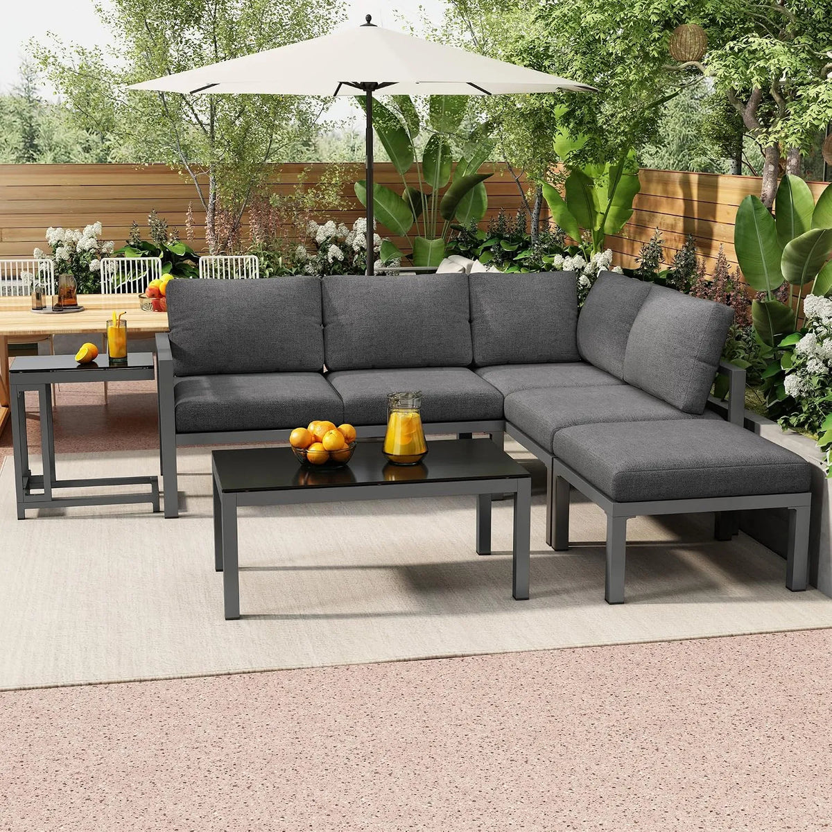 Couchtisch und Wohnzimmertisch: mit Kissen, wetterfest, aus Aluminium, grau